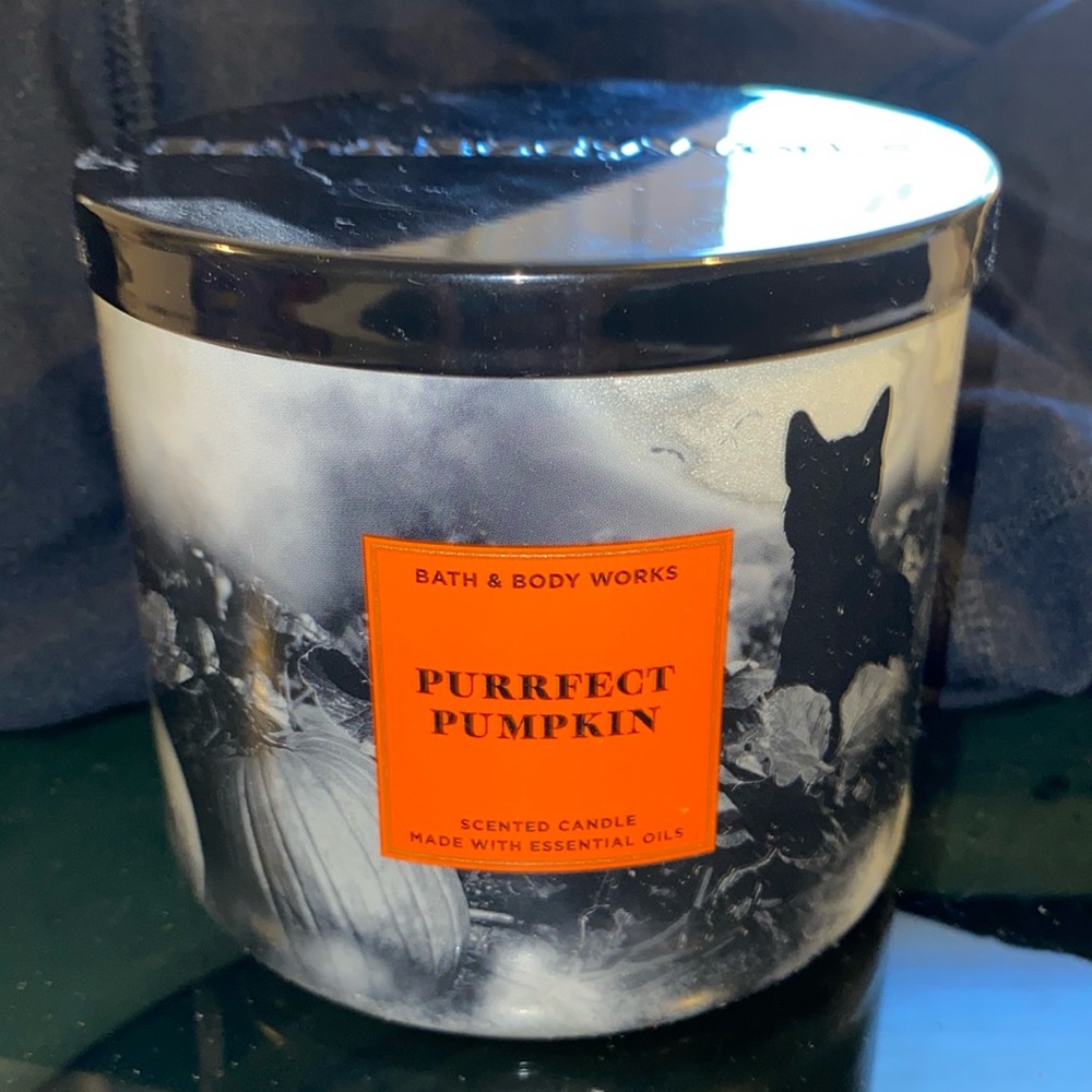 PURRFECT PUMPKIN 3W CANDLE Black cats cove, ghostly vanilla, Batty Brown Sugar